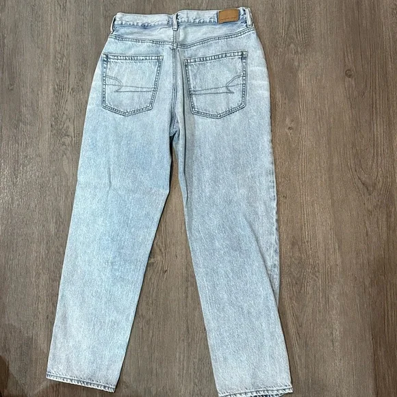 Women’s American Eagle Jeans - Picture 3 of 6